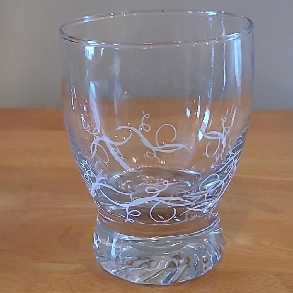 SMALL CLEAR GLASS TUMBLER Swirl Detail Whisky Shot Glasses, Set of 4 - Picture 5 of 14